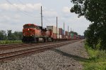 A pair of BNSF motors power 25N west on the Chicago Line